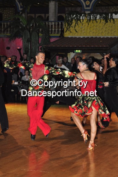 http://photos.dancesportinfo.net/Gallery/DancesportInfo/2_36935_6258_52583__DSC3312.jpg