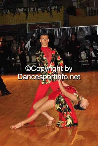 http://photos.dancesportinfo.net/Gallery/DancesportInfo/2_36935_6258_52583__DSC3250.jpg