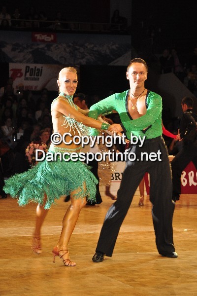 http://photos.dancesportinfo.net/Gallery/DancesportInfo/2_5693_6312_53088__DSC4875.jpg