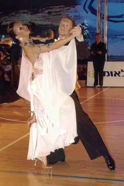 http://photos.dancesportinfo.net/Gallery/Guest/11_26531_2145_10542_Anatoly_Shenkel_Victoria_Shupletsov_Israel.jpg